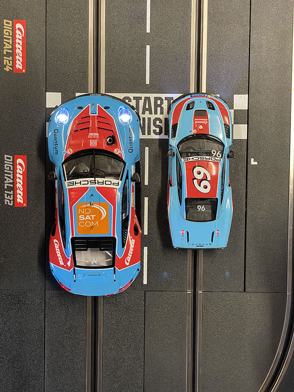 Vergleich links 124er und rechts 132er Porsche